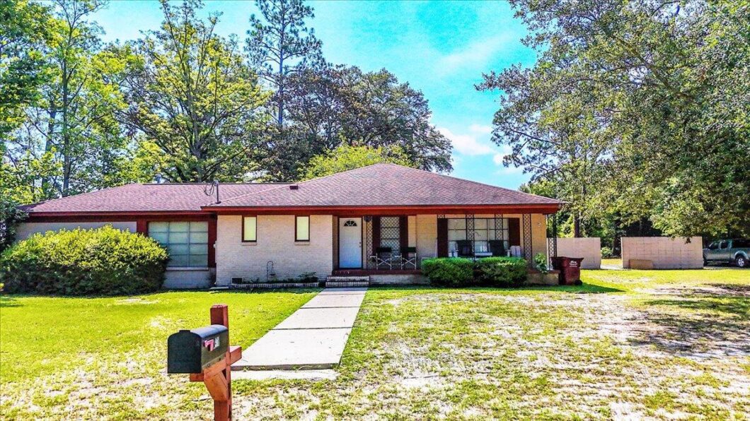 954112 141 Woodlawn Drive